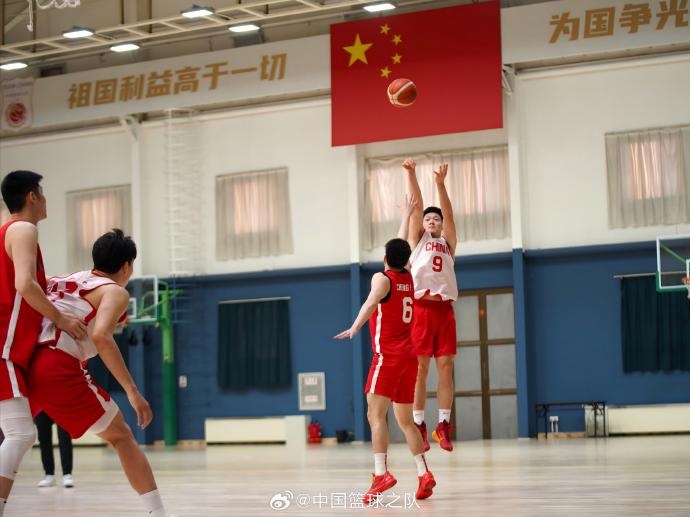  對(duì)抗訓(xùn)練繼續(xù)！中國(guó)男籃最新訓(xùn)練圖集新鮮出爐