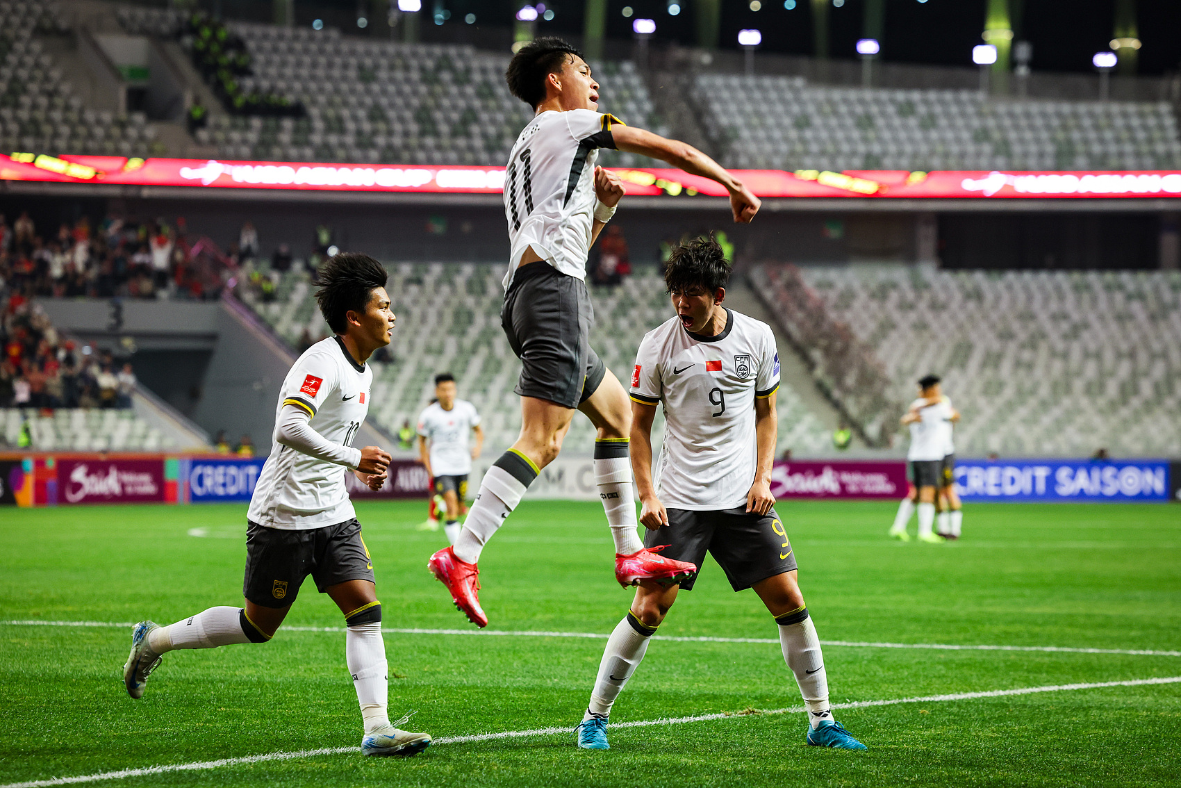  全面壓制！國青半場控球率高達(dá)7成，射門比9-3，造對方3張黃牌