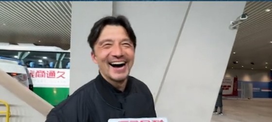  帶孩子和帶球隊(duì)哪個(gè)更累？謝暉笑言：都累，但帶孩子更累