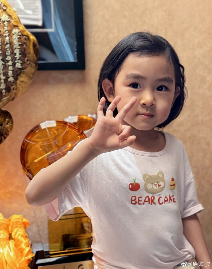  三分大賽三冠王！原帥曬三冠獎杯：完成了女兒給安排的任務(wù)！