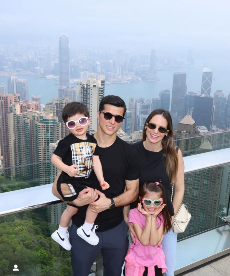  特謝拉帶家人赴中國香港過周末，陳晉一留言：這是個好地方