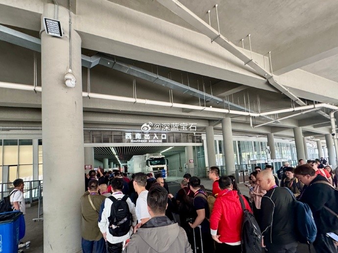  盛況空前！記者曬照：距離中澳之戰(zhàn)還有三小時，現(xiàn)場記者已超百名