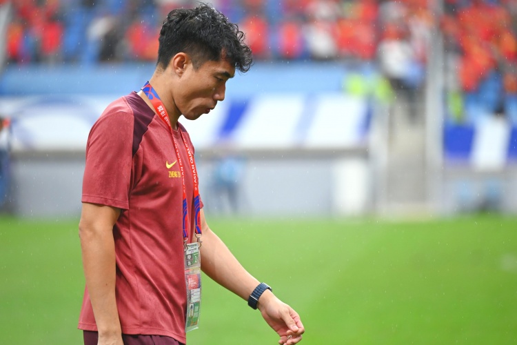  滬媒：單后腰讓國足防守承受更大壓力，若鄭智沒退役或能勝任