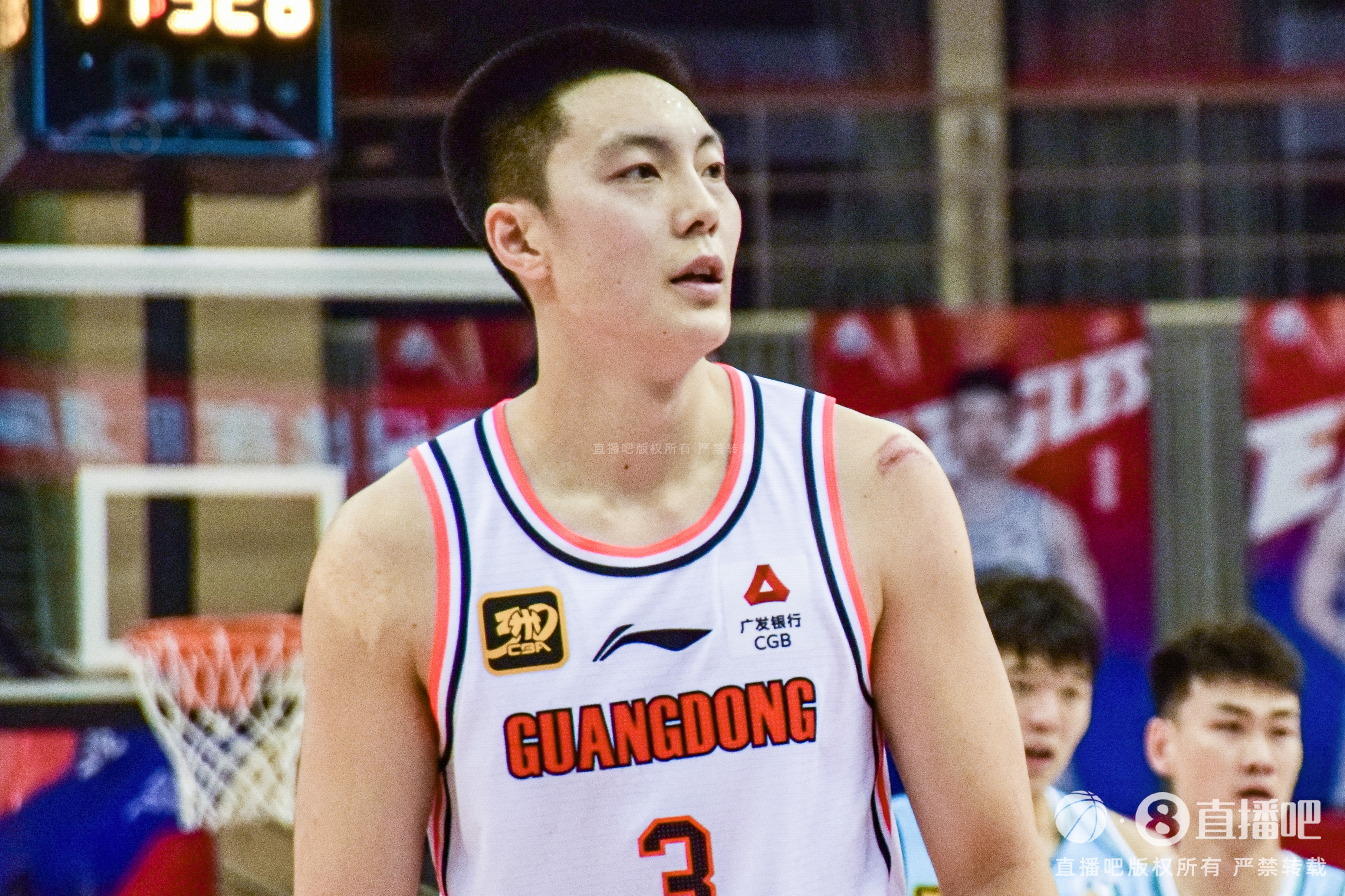  隊長歸來！胡明軒復出表現(xiàn)完美 7中4拿下11分3板5助0失誤