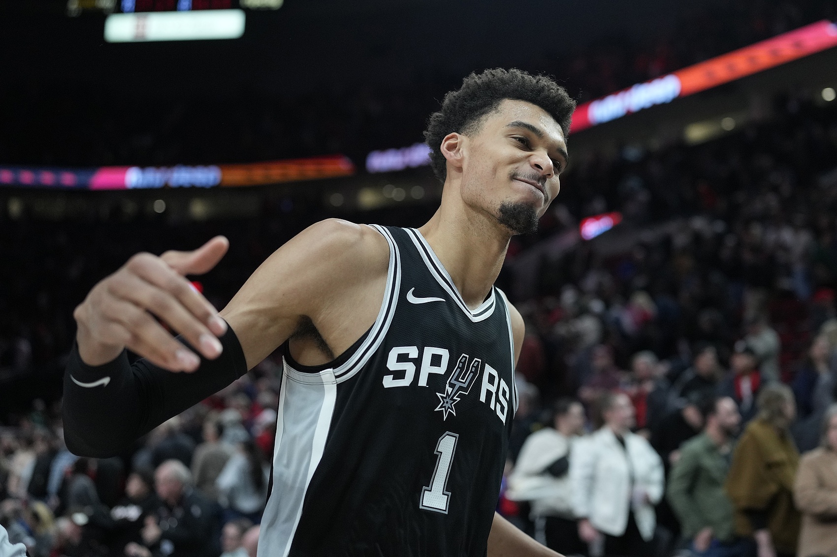  下一個NBA超級巨星？文班亞馬：身高 技術(shù)與人格魅力的完美結(jié)合