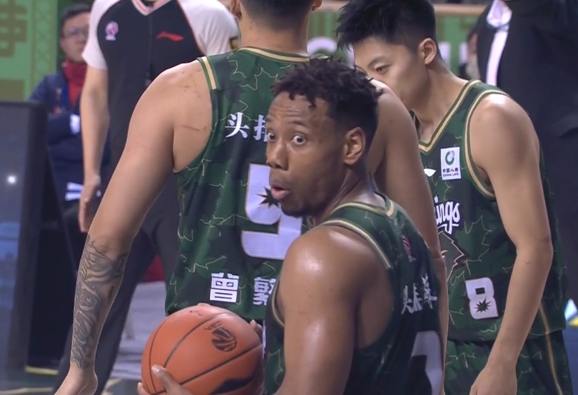  外線(xiàn)很準(zhǔn)！祝銘震6記三分拿下22分6籃板
